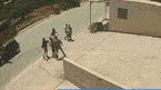 מתנחלים וחייל תועדו מכים שני פלסטינים באלות בחווארה; הסהר האדום: שמונה נפצעו